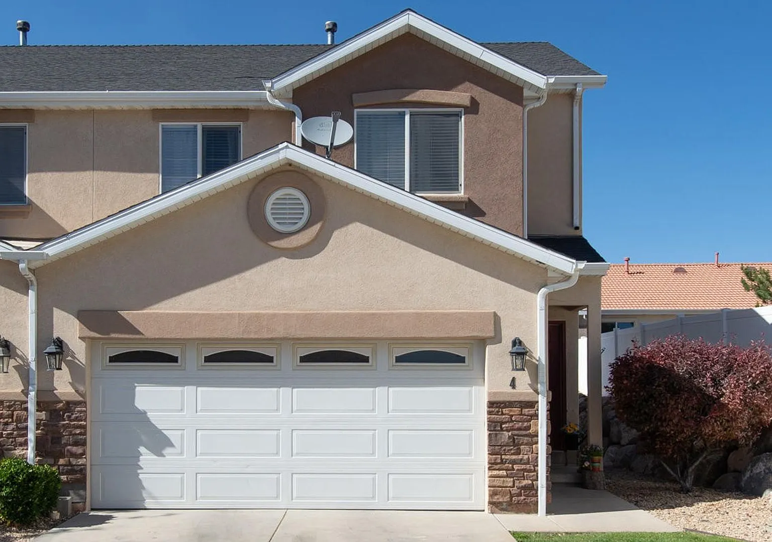 Move-In Discount 5 Bedrooms, 3.5 Bathrooms with a Two Car Garage at the north end of town. — Photo 1