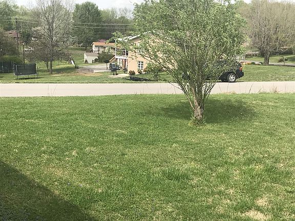 4th image of 206 W Meadow Dr