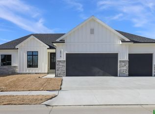 5914 N 208th St, Elkhorn, NE 68022