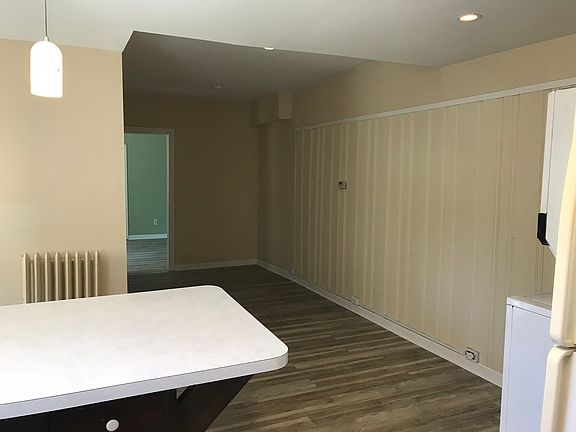 2nd image of 300 Warwick Ln #6