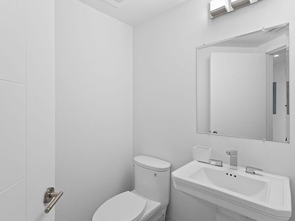 5th image of 1010 SW 2nd Ave Unit 609