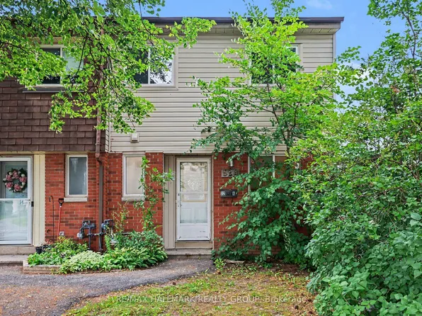 32A Sonnet Cres #18, Ottawa, ON K2H 8W7