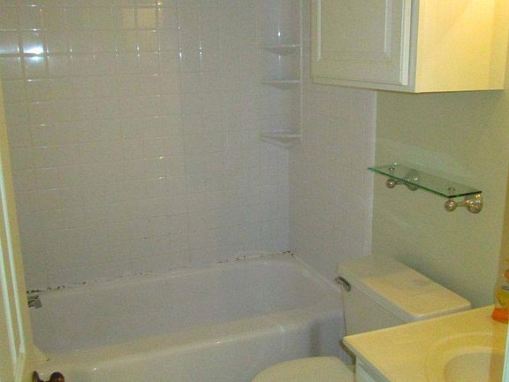 3rd image of 2518 Fairfax Dr #A