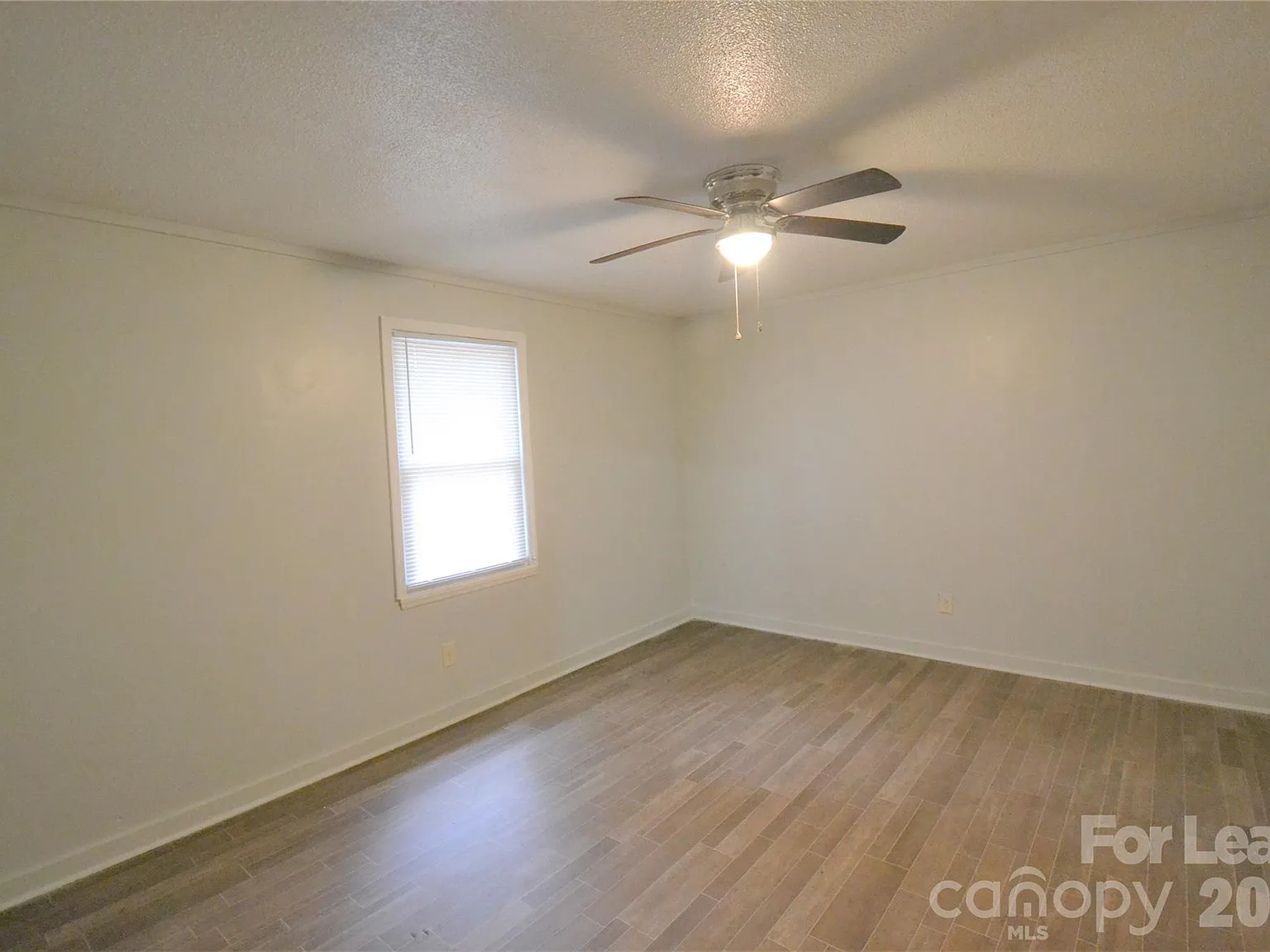 2 bed, 1.0 bath, 600 sqft, $875 — Photo 3