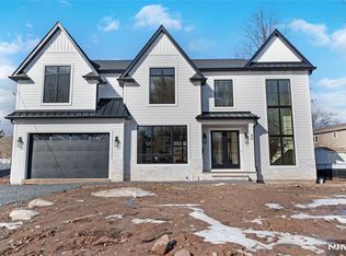 40 Godfrey Ter, Glen Rock, NJ 07452