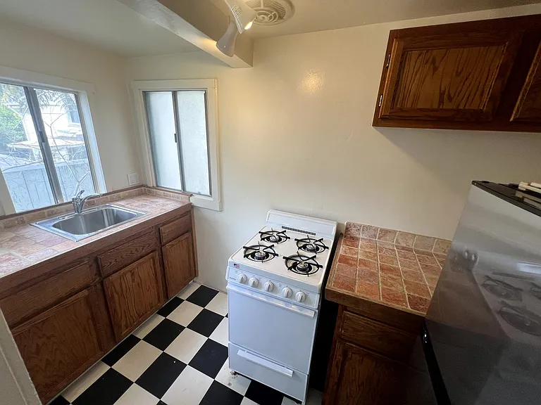 1423 Central Ave #C — Photo 4
