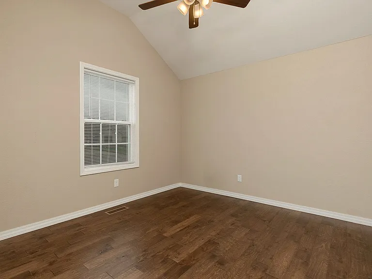 1053 S Christopher Ave — Photo 16