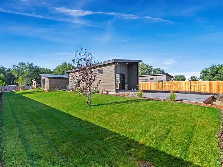 362 W London St — Photo 15
