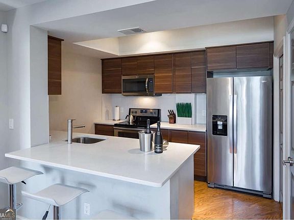 3rd image of 2161 Peachtree Rd NE APT 605