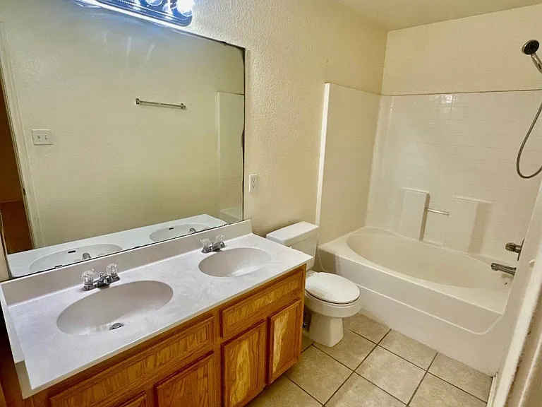 4107 Alan Kent Dr #B — Photo 7