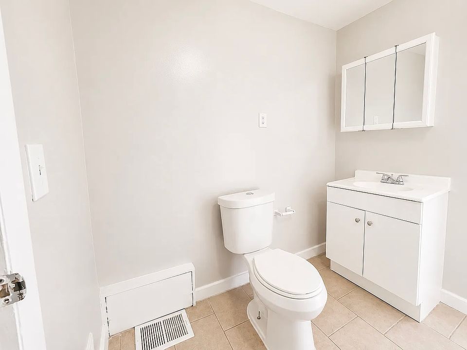 1st image of 262 W Ivy St
