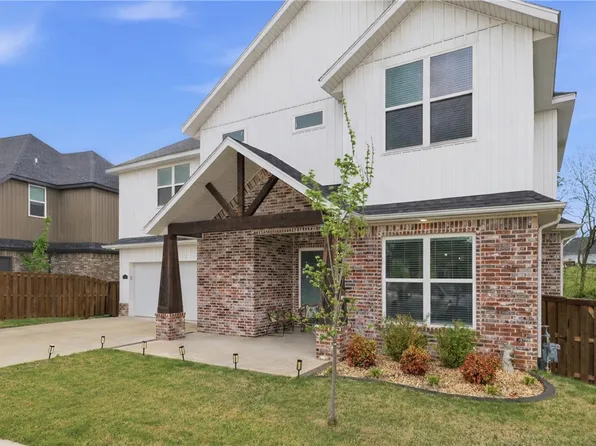304 SW Gunison Cv, Bentonville, AR 72712