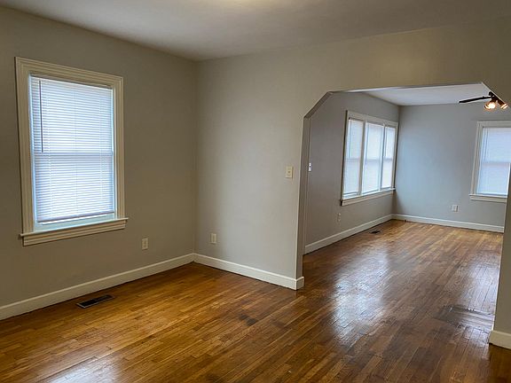 3rd image of 844 W Forest Ave