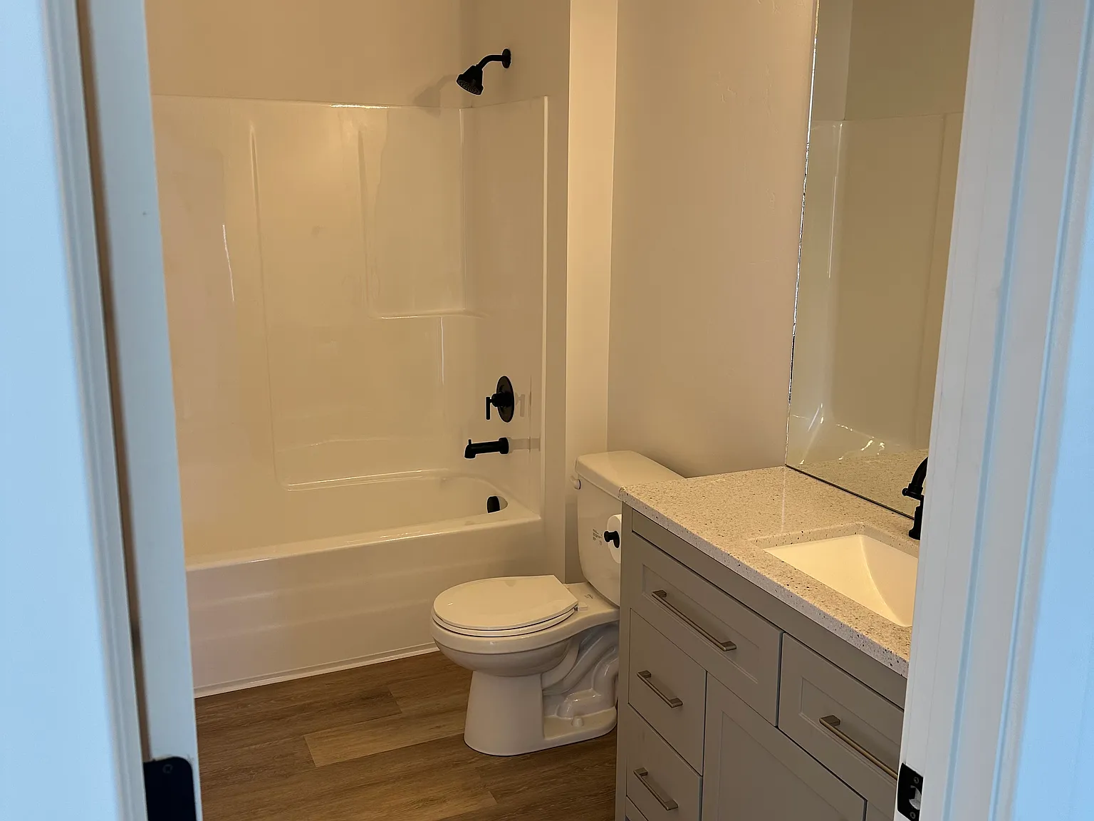 4 bed, 2.5 bath, 2140 sqft, $2,500 — Photo 3