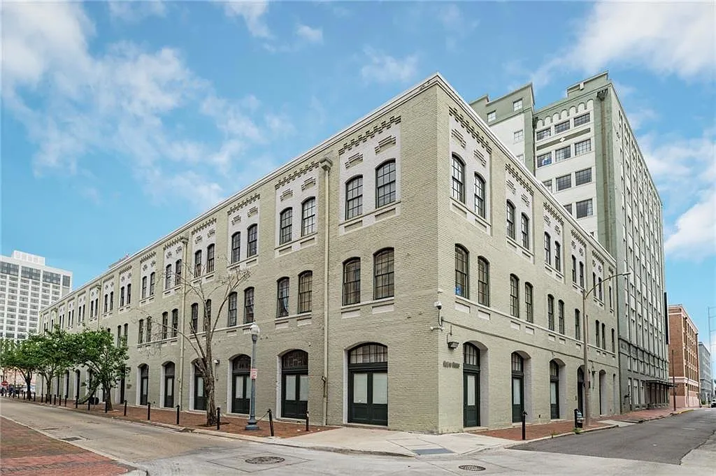 Building Photo - 700 Commerce St #212