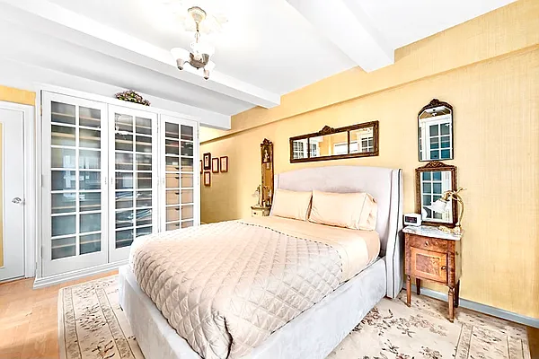 Sold by Compass | media 6