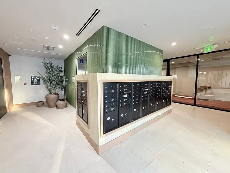 Lux Catalina — Photo 28