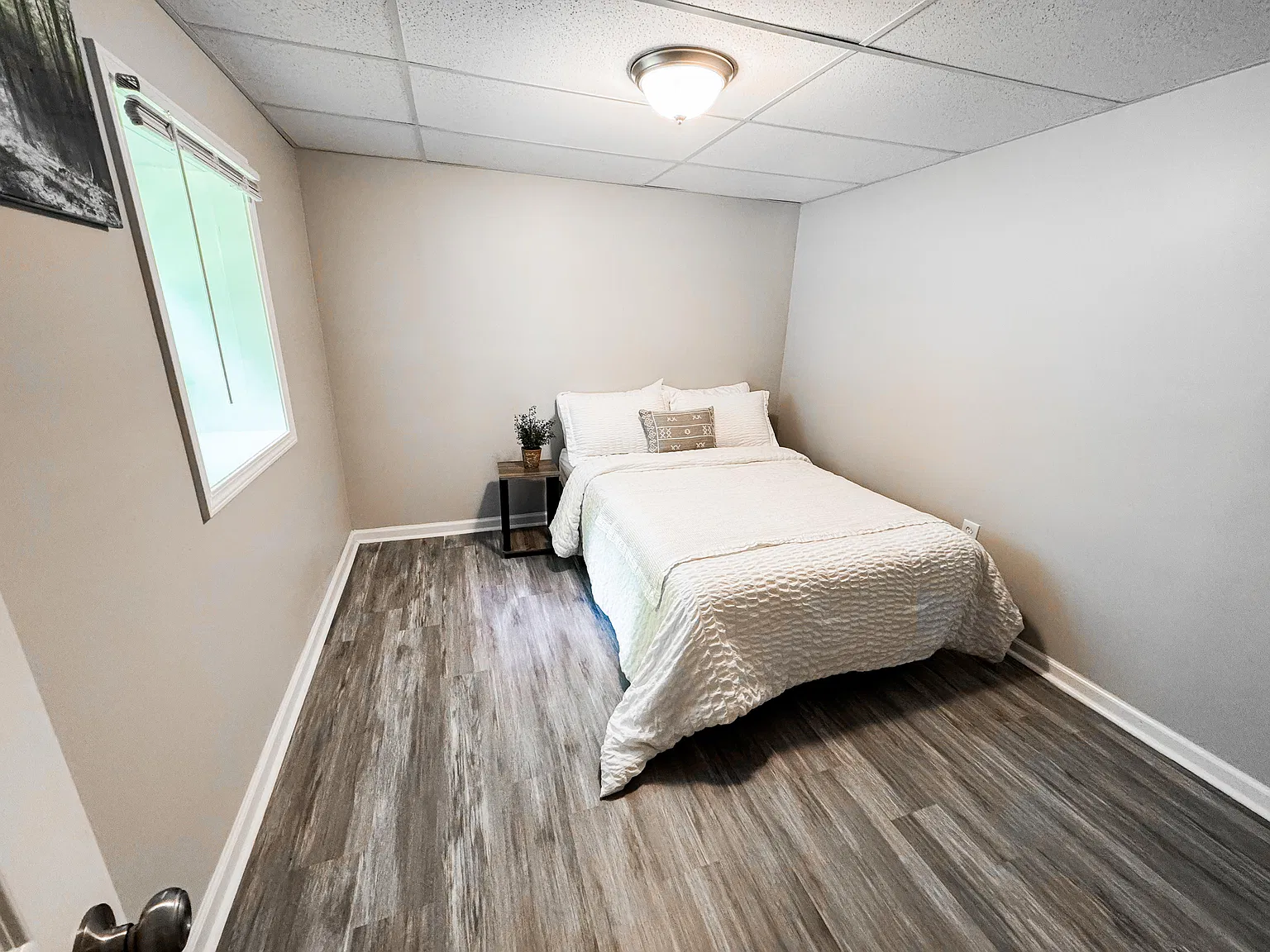 4 bed, 4.0 bath, 2200 sqft, $637 — Photo 2