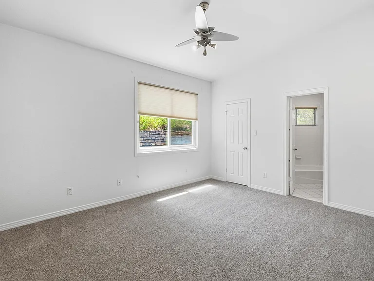 409 Beardsley Ln — Photo 23