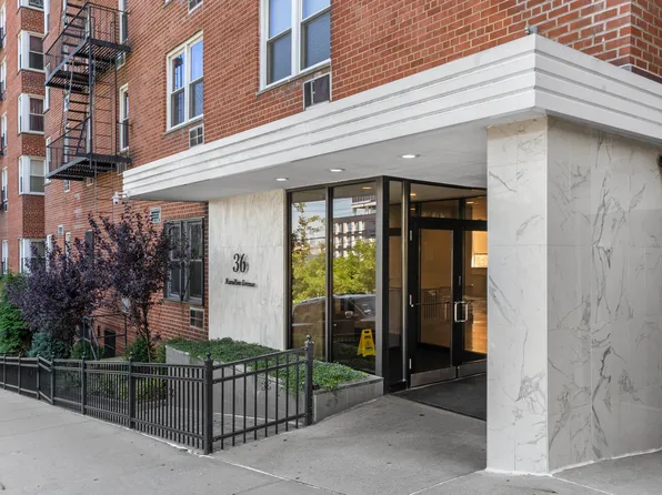 36 Hamilton Avenue image 8 of 12