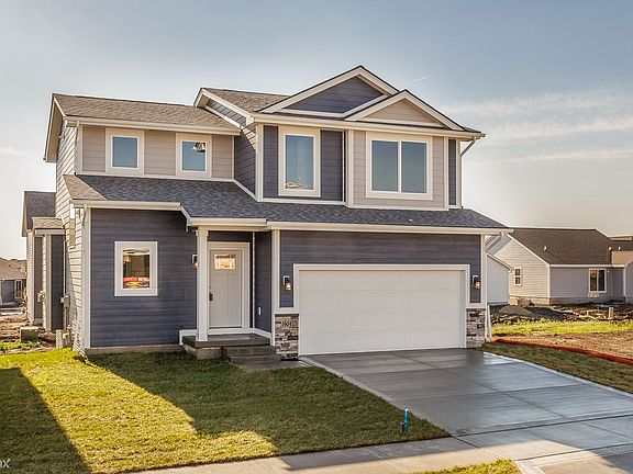 1904 NE Heritage Dr-1