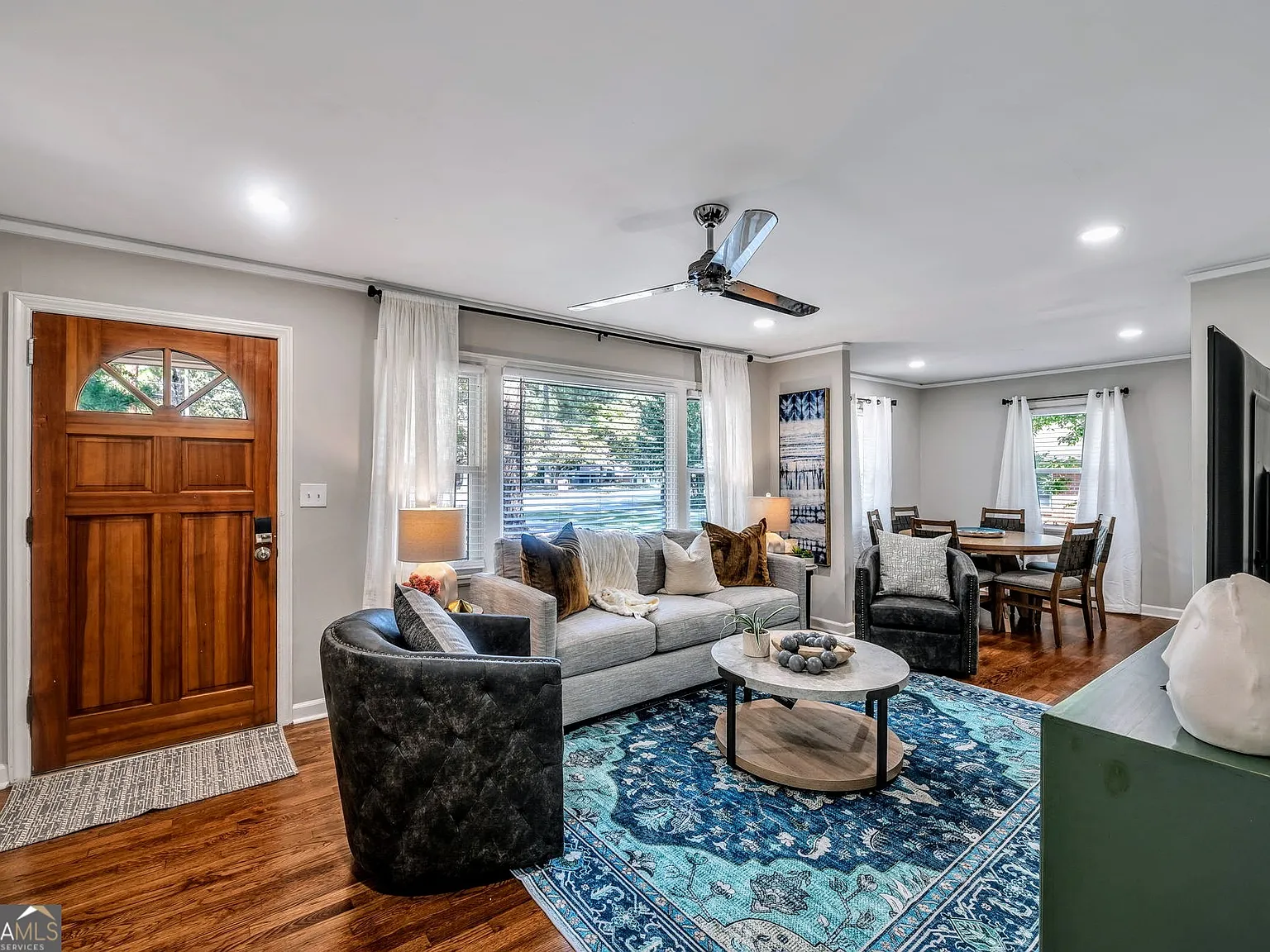 3 bed, 1.0 bath, 1053 sqft, $3,600 — Photo 3