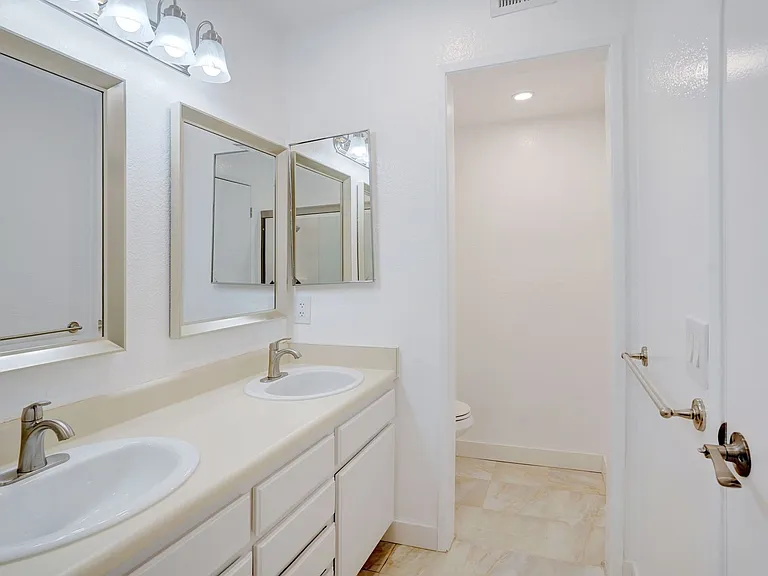 453 Ivy St — Photo 9