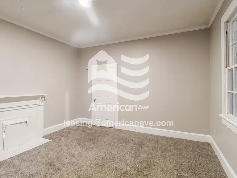 1545144_004_living_room_13764457.jpg