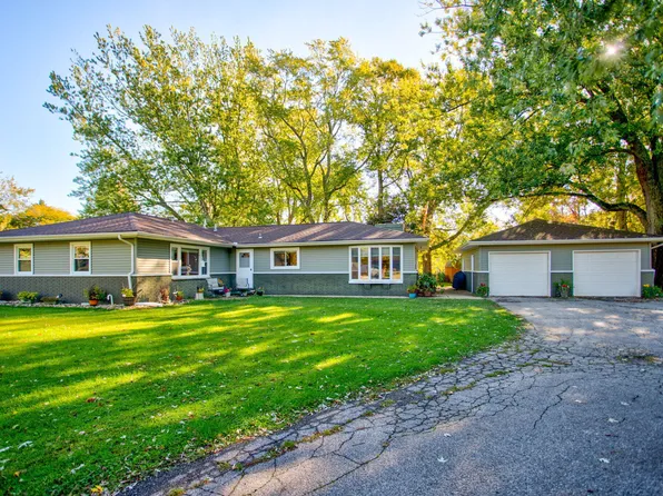 3961 Evergreen Ln, Benton Harbor, MI 49022
