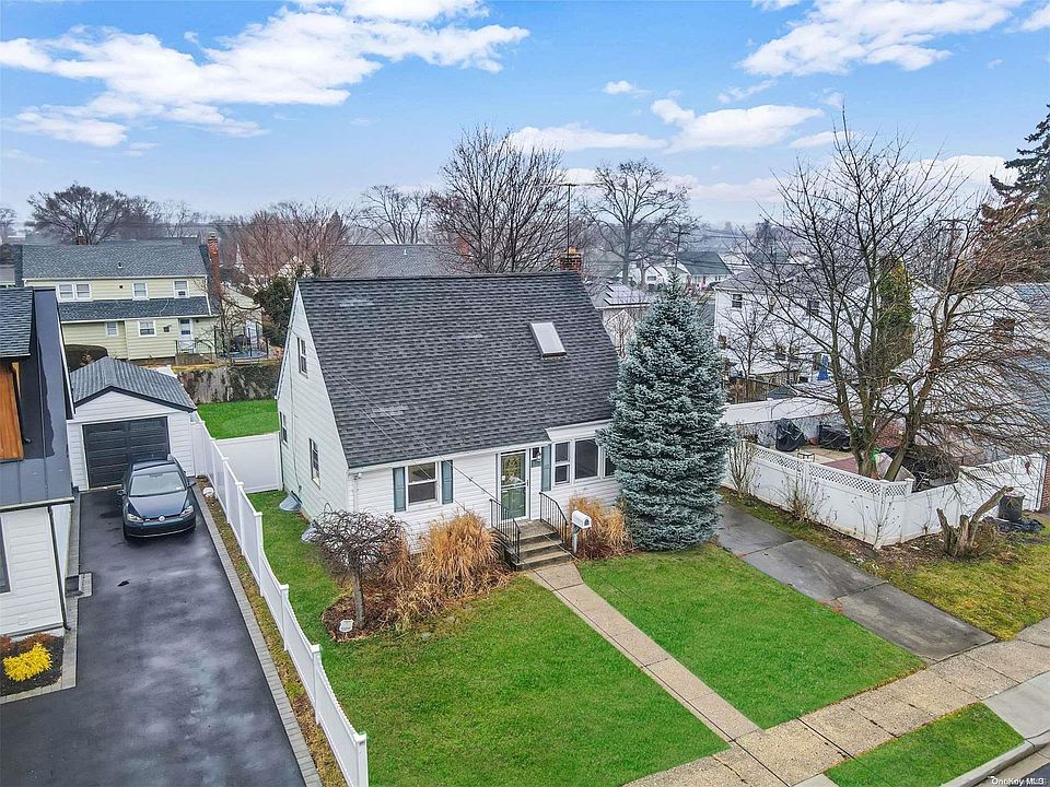 1st image of 990 Mirabelle Avenue