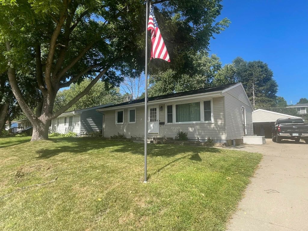 3715 3rd St NW - Property Image
