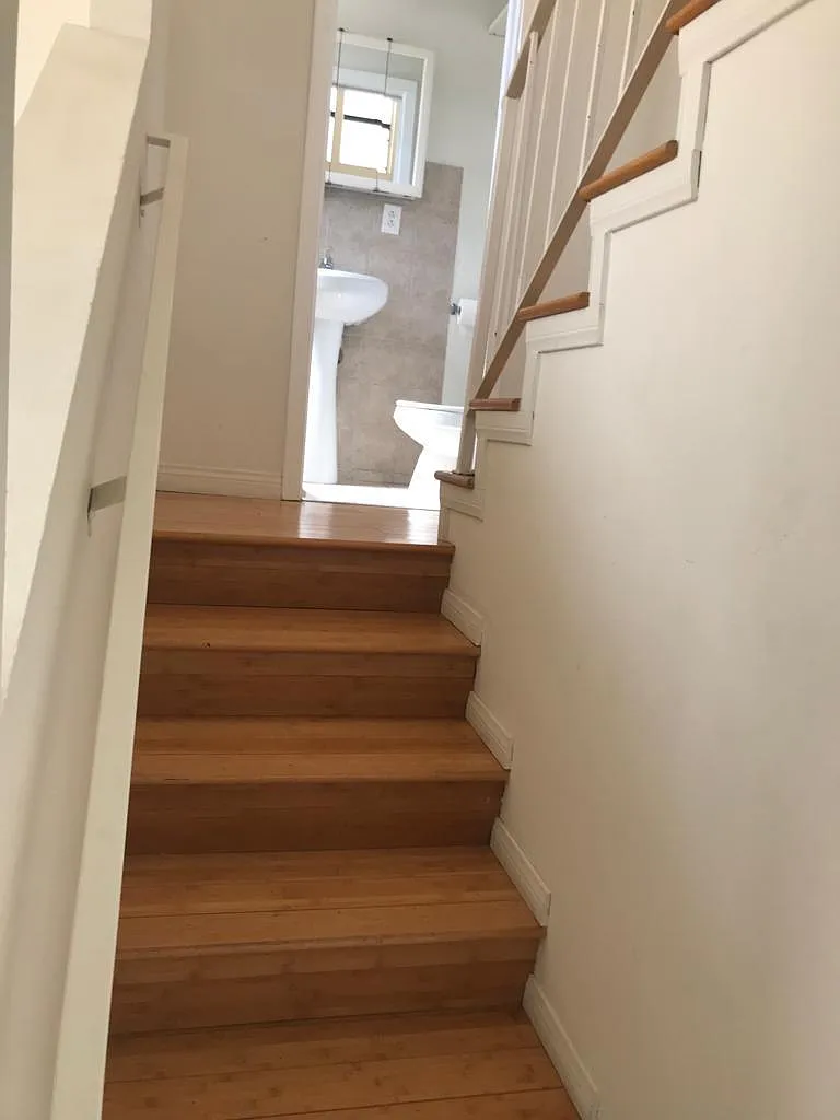 136 S Clark Dr — Photo 2