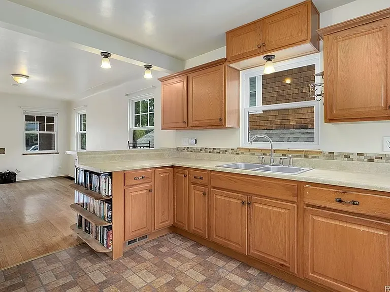 3308 N Newton St — Photo 4