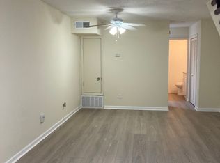 2134 Metairie Rd #208, Metairie, LA 70005