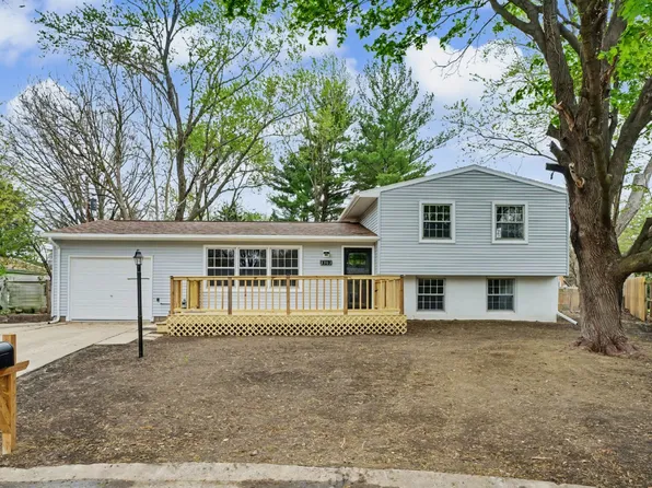 2303 Brookhaven Dr, Champaign, IL 61821