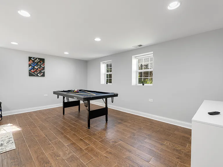 1513 Clinton Ave — Photo 17