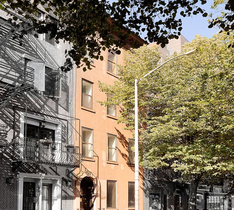 1st image of 304 E 52nd St