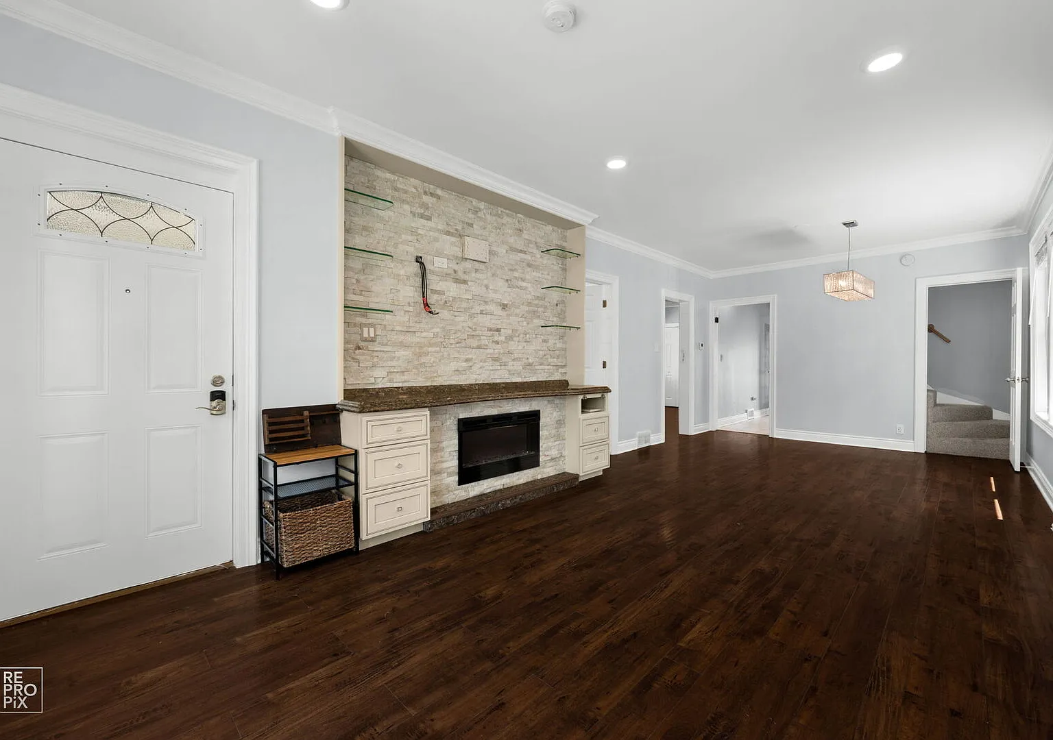 4 bed, 2.0 bath, 1649 sqft, $3,450 — Photo 4