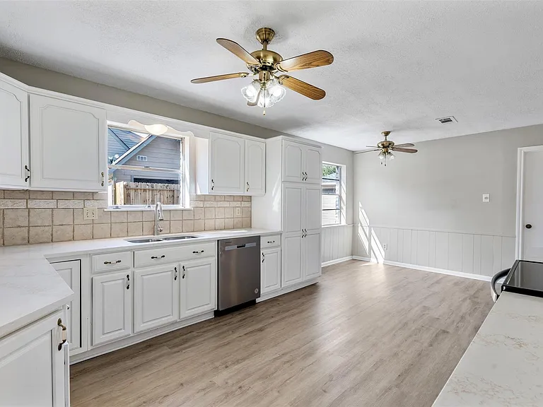 4106 Cypress Hill Dr — Photo 17