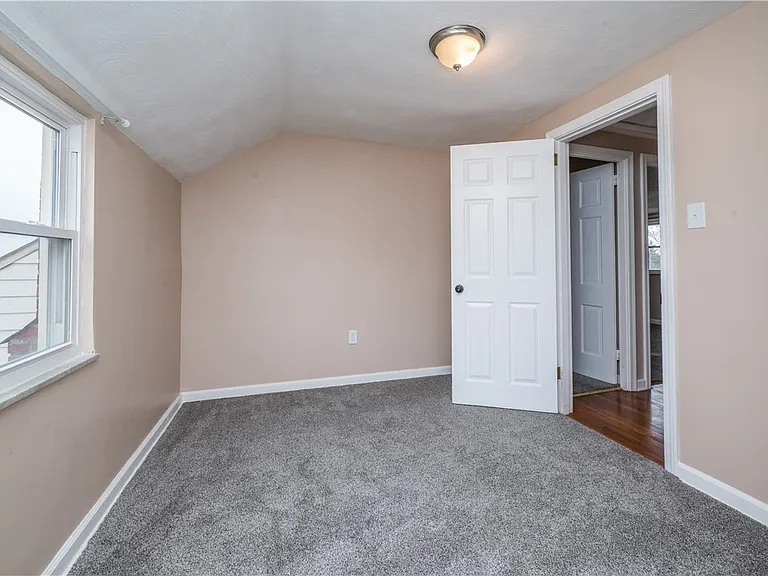 651 Royce Ave — Photo 17