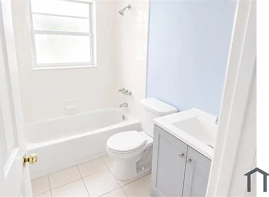5625 4th Ave — Photo 2