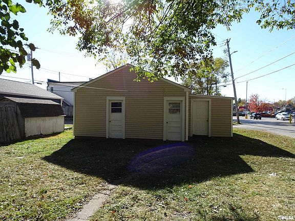 3rd image of 1637 W Pleasant St