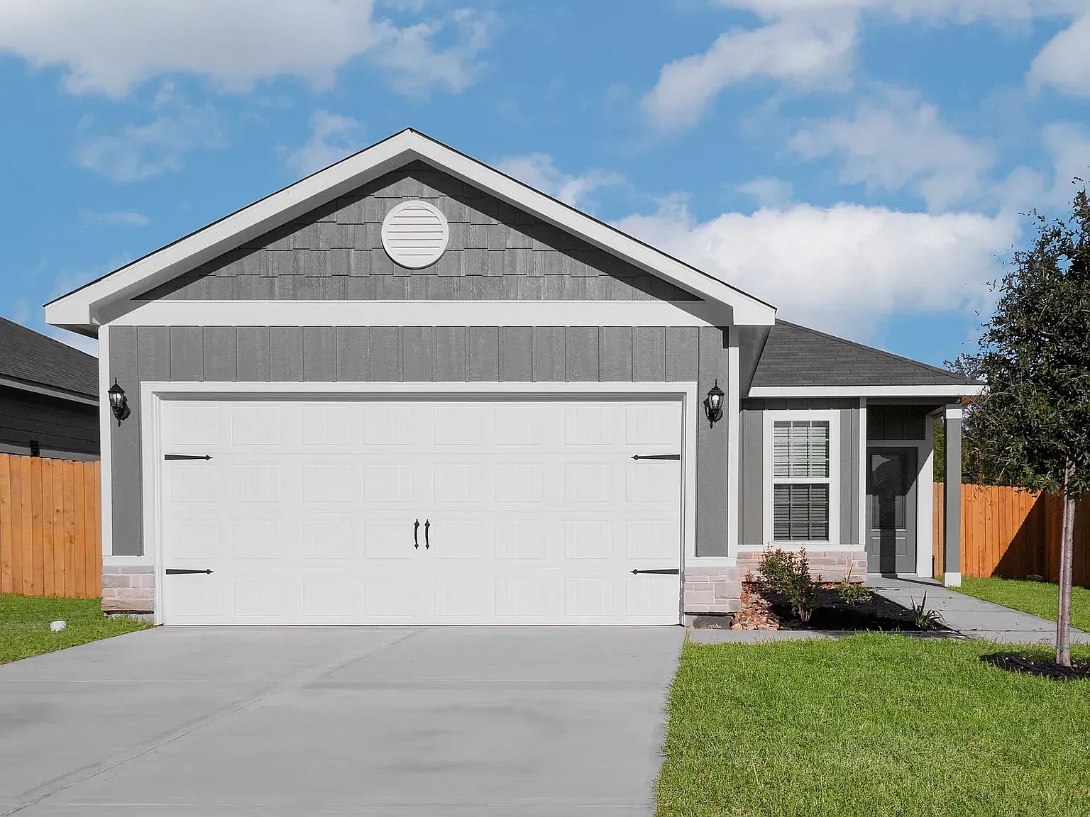 3 bed, 2.0 bath, 1306 sqft, $1,650 — Photo 1
