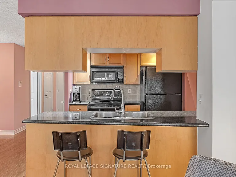 270 Wellington St W #710 — Photo 5