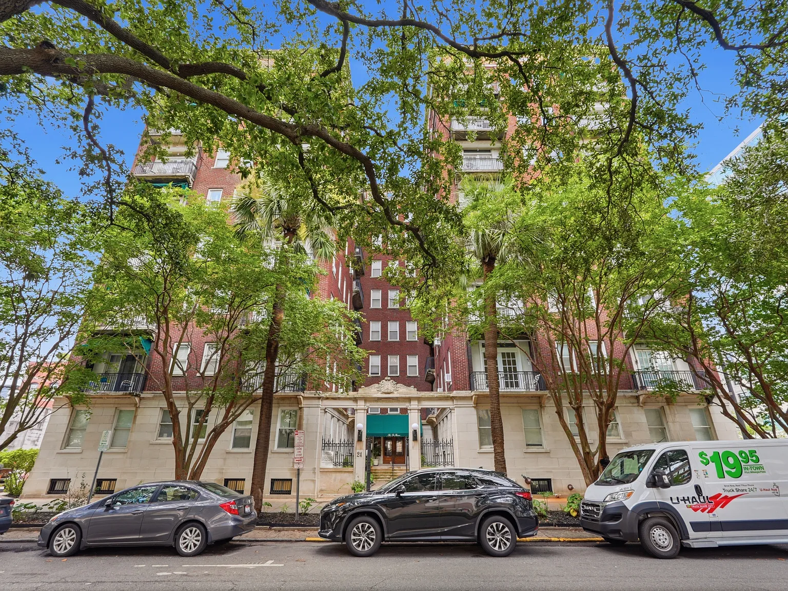 2 bed, 1135 sqft, $2,600 — Photo 4