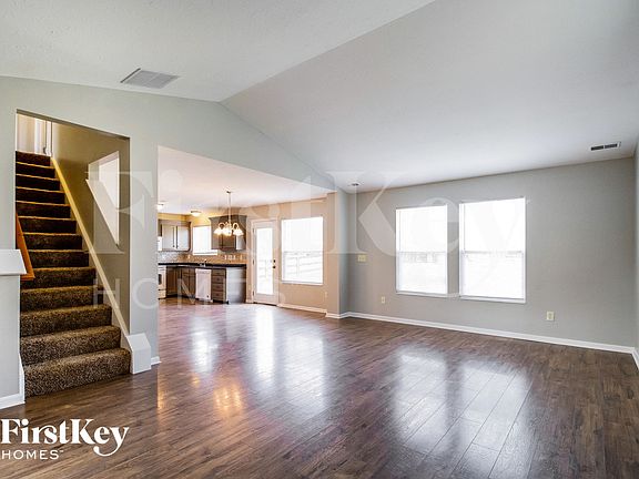 3rd image of 17 Shady Creek Ln