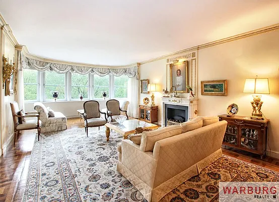 Sold by Warburg | media 8