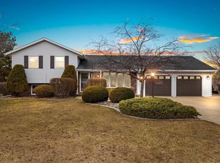 2467 Valley Haven Ln, Green Bay, WI 54311