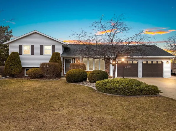 2467 Valley Haven Ln, Green Bay, WI 54311