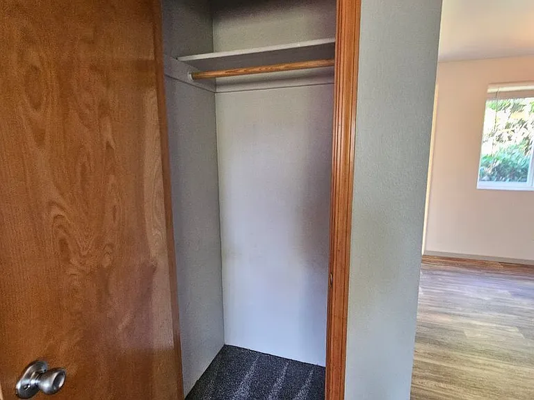 1822 NE Fairview Ave — Photo 9